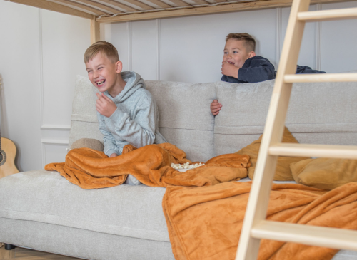 SAVIO 90x200/140x200 borovicová postel na vyvýšené konstrukci s rozkládací pohovkou béžová látka perfect harmony 02 Lano Nábytek