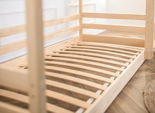 PLAY 80x180 borovicová patrová postel domečková se skluzavkou Lano Nábytek