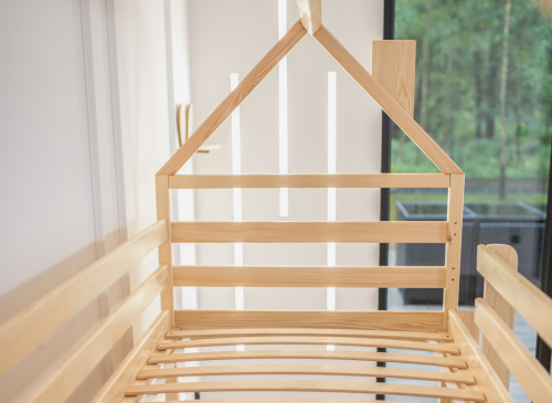 PLAY 80x180 borovicová patrová postel domečková se skluzavkou Lano Nábytek