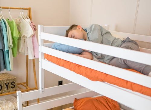 FAMI 90x200/120x200 bílá patrová postel se širší ložnou plochou Lano Nábytek