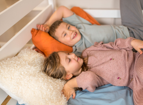 FAMI 90x200/120x200 bílá patrová postel se širší ložnou plochou Lano Nábytek