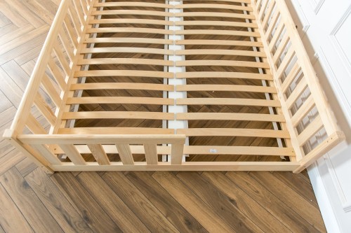 LEVI 140x200 borovicová jednolůžková dětská postel Lano Nábytek