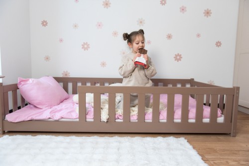 BELLA 80x180 mléčná čokoláda Montessori postel na podlaze pro děti Lano Nábytek