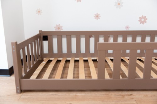 BELLA 80x180 mléčná čokoláda Montessori postel na podlaze pro děti Lano Nábytek